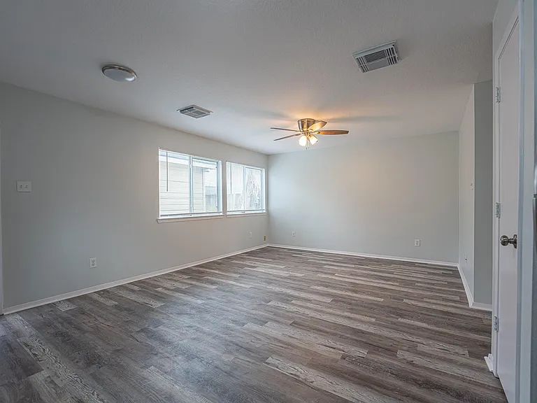 6247 Elton Knolls St — Photo 11