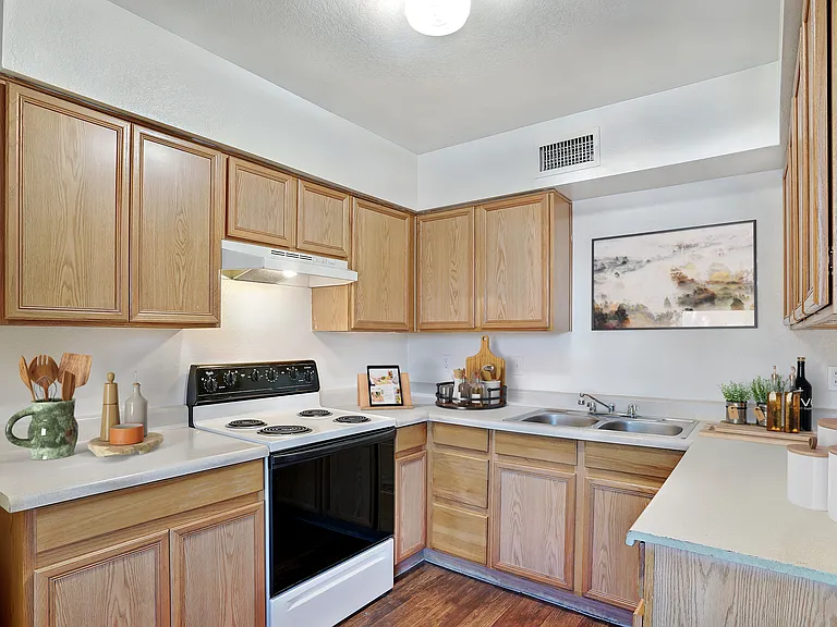 Foothills Court Apartments — Photo 6