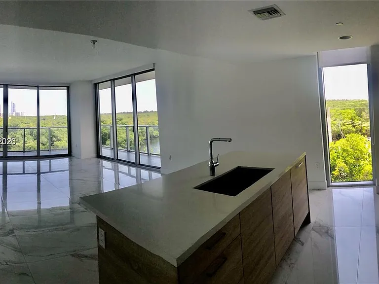 16385 Biscayne Blvd #621 — Photo 4