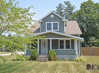 8236 Summerfield Rd, Lambertville, MI 48144