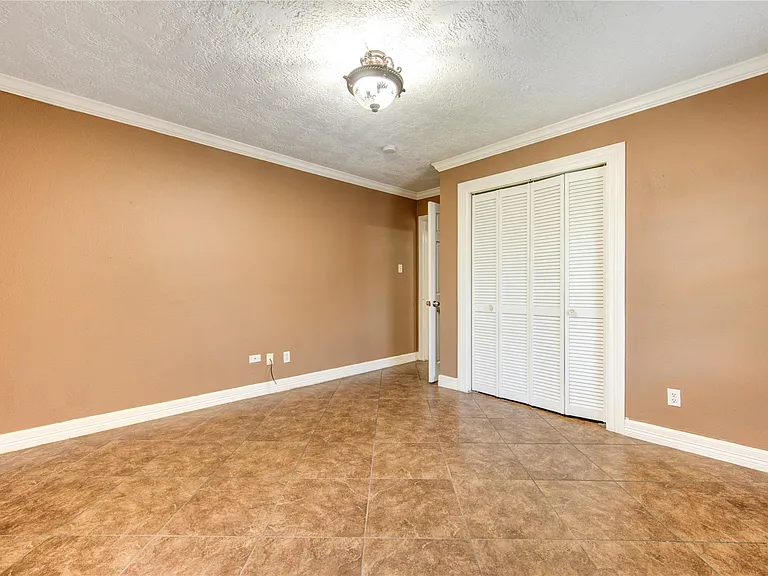 9922 Carmalee St — Photo 33