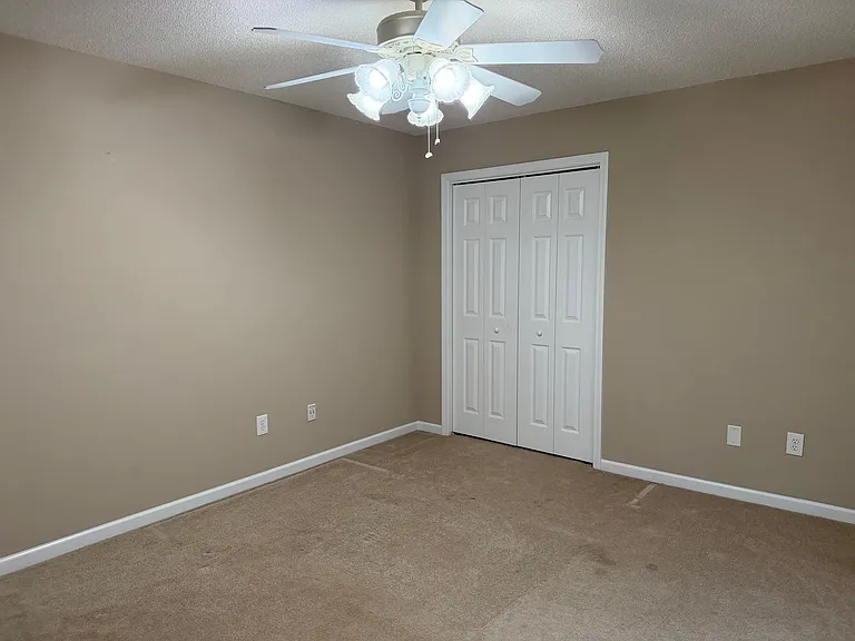 492 Glenshire Ln — Photo 19