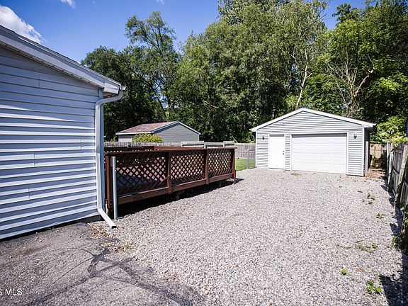 4th image of 6016 Curson Dr