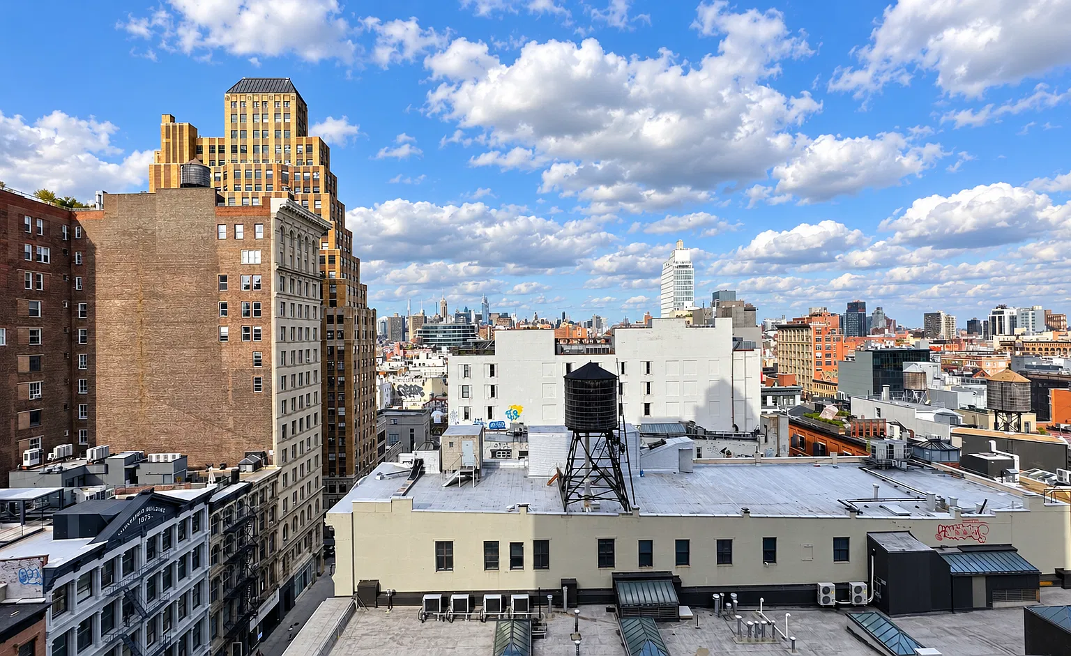 376 Broadway — Photo 1
