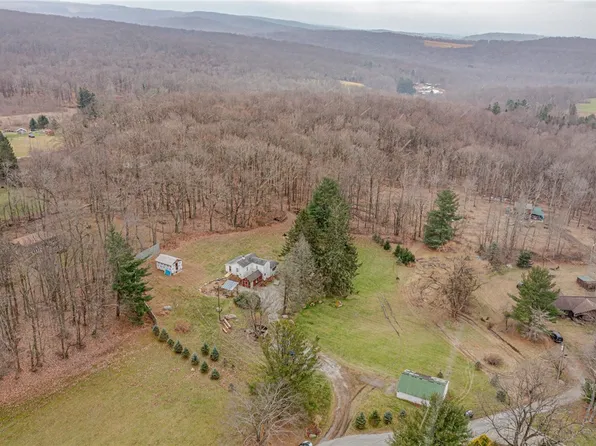 108 3rd St, Champion, PA 15622