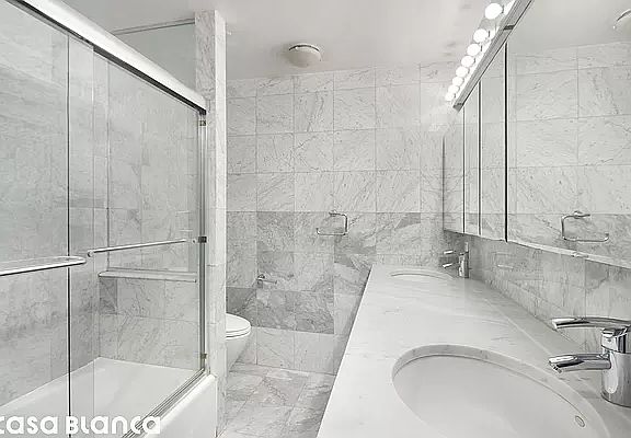 5th image of 240 E 47th St APT 25B