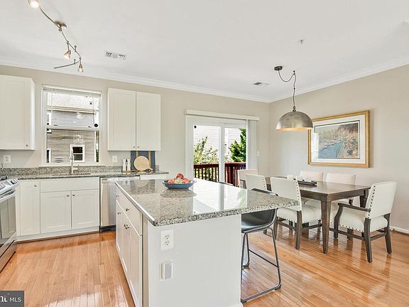 4th image of 21836 Kelsey Sq