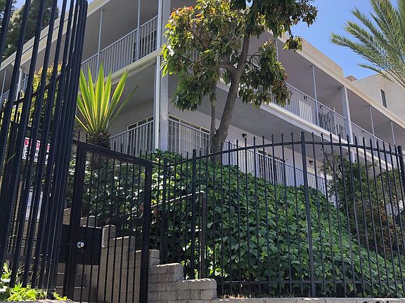 901 Levering Ave - front gate