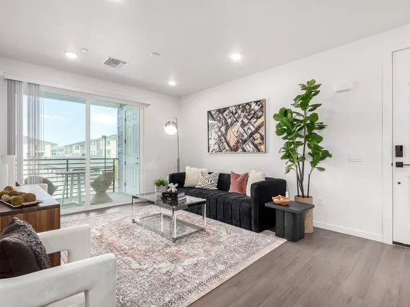 6153 N Ceylon St Unit 304, Denver, CO 80249