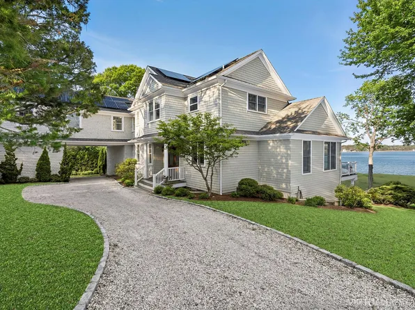 11 Bay View Dr, Hampton Bays, NY 11946
