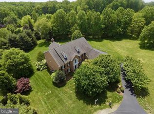 350 Sinegar Pl, Great Falls, VA 22066