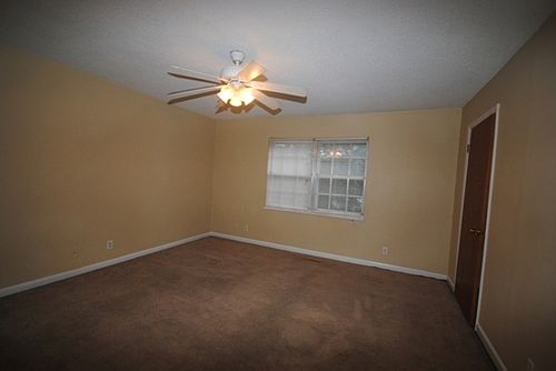 5th image of 99 E Pine St