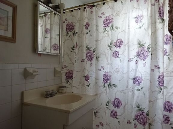 5th image of 3031 Hobart St APT 1N