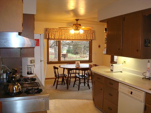 4th image of 38W640 W Highland Ave