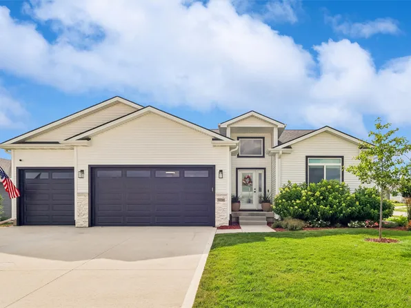 3030 Serenity Dr, Waukee, IA 50263