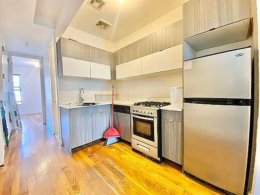 2nd image of 226 Palmetto St #3L