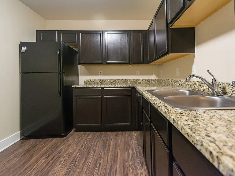 632 N College Ave — Photo 32