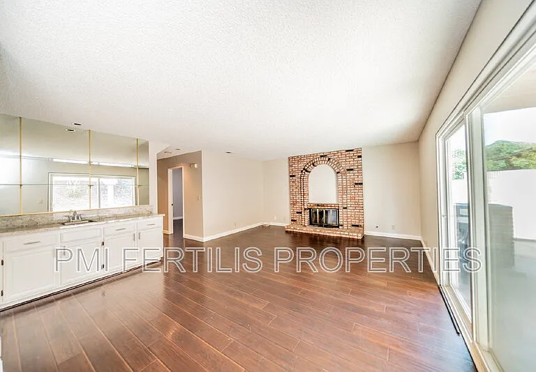 1229 Hibiscus St — Photo 11