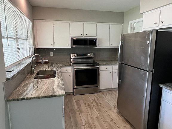 3rd image of 327 Fleetwood Ave