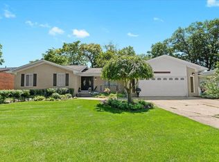 9097 Longcroft St, White Lake, MI 48386