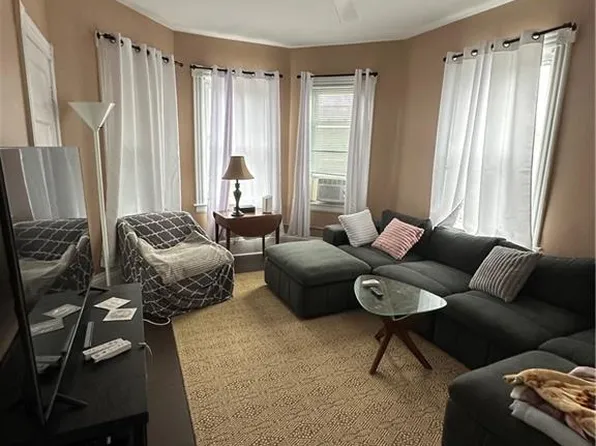 29 Prospect St #3, Bristol, RI 02809