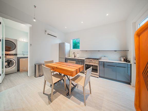 3rd image of 816 Goodrich Ave #2