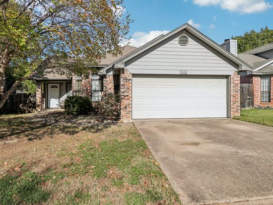 2066 Paint Pony Ln, Keller, TX 76248