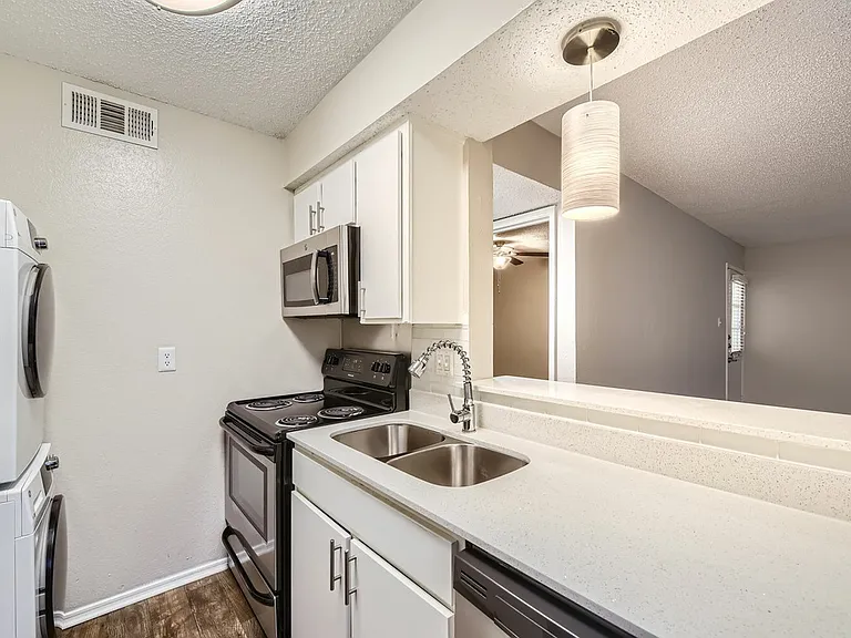 Rise Oak Creek — Photo 38