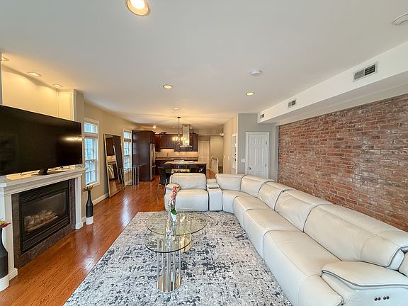 2nd image of 11 Gardner Rd APT 3