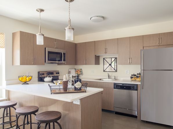 McKay, 131 McKay St #6, Beverly, MA 01915