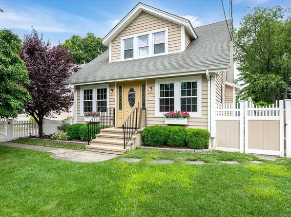 30 Douglas Avenue #1, Stamford, CT 06906