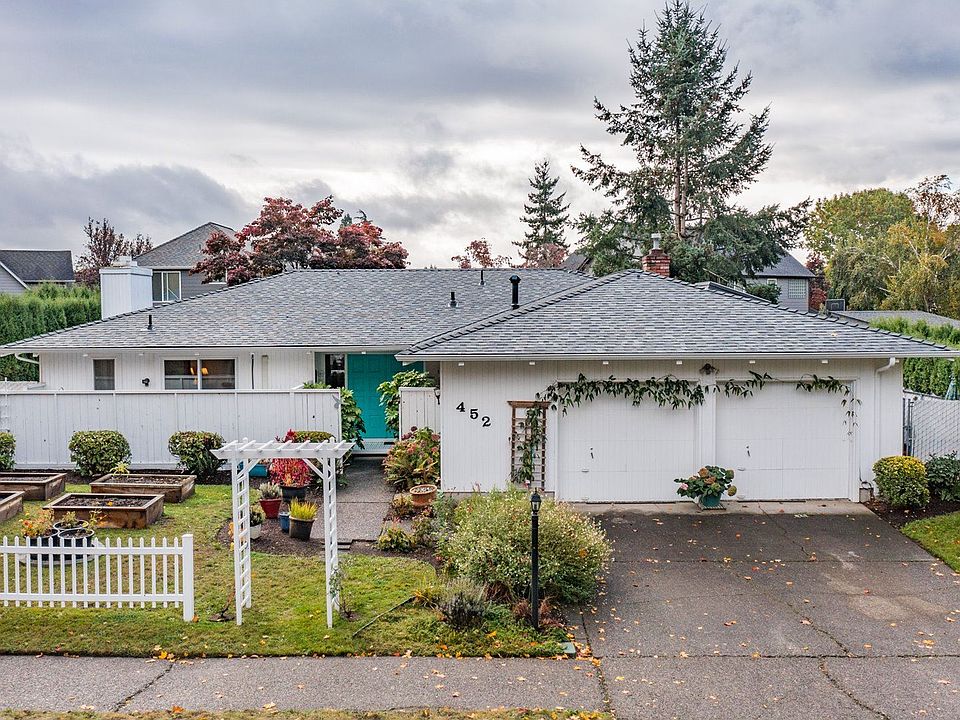 1st image of 452 Hollyhock Pl N