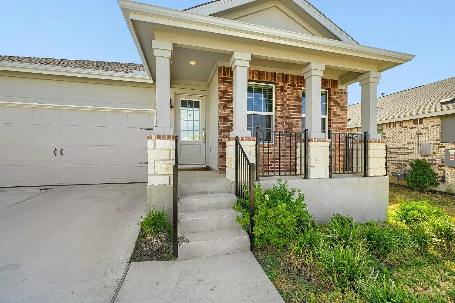 3 bed, 2.0 bath, 1763 sqft, $2,300 — Photo 1