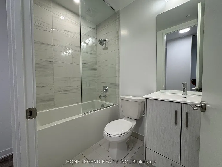 180 Front St E #503 — Photo 4
