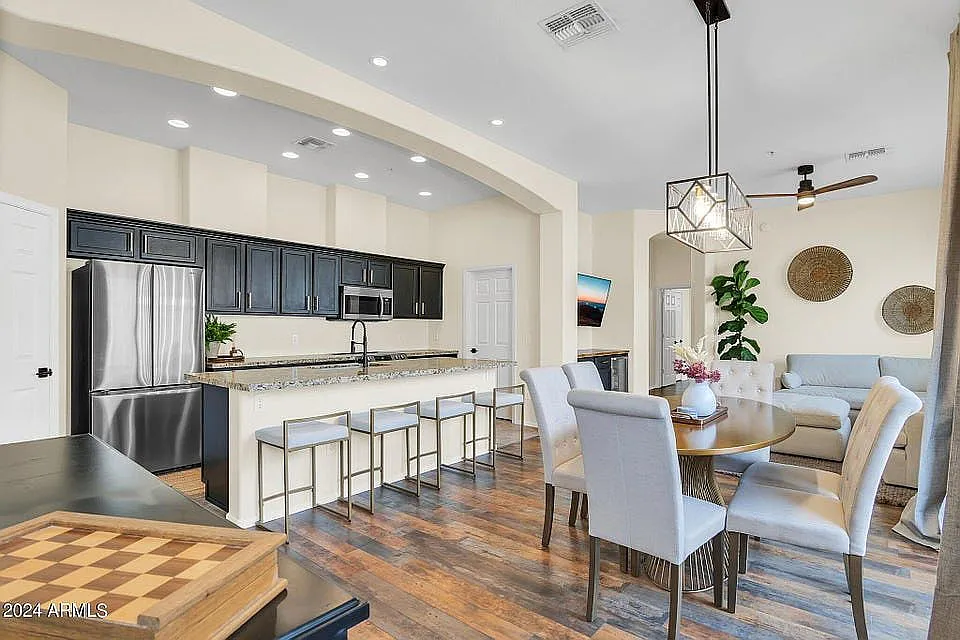 2 bed, 2.0 bath, 1204 sqft, $1,799 — Photo 4