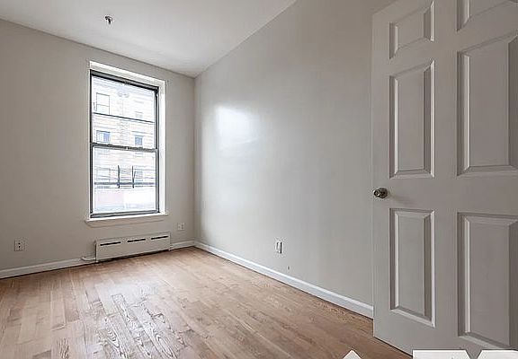 3rd image of 587 Halsey St APT 2C