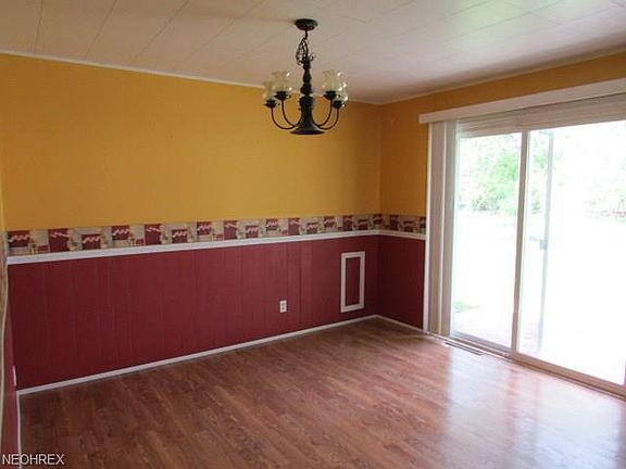 4th image of 9753 Sunny Ln