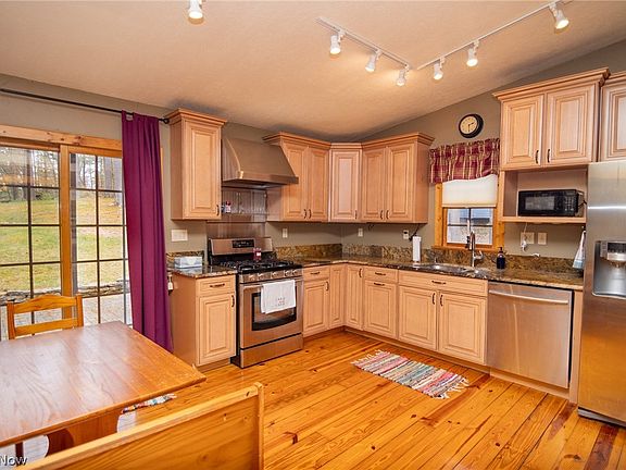 5th image of 34670 Nelson Dr