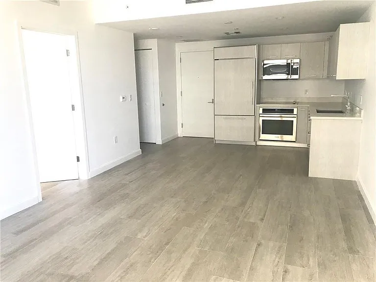 45 SW 9th St #3707 — Photo 21