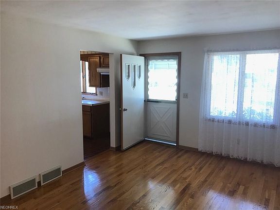4th image of 151 Shadyside Dr