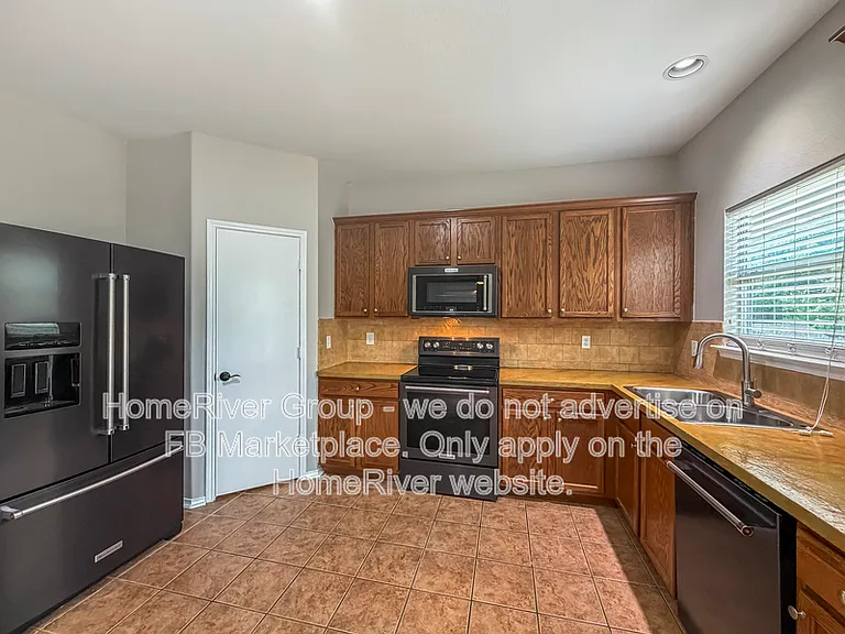 1072 Aviary — Photo 5