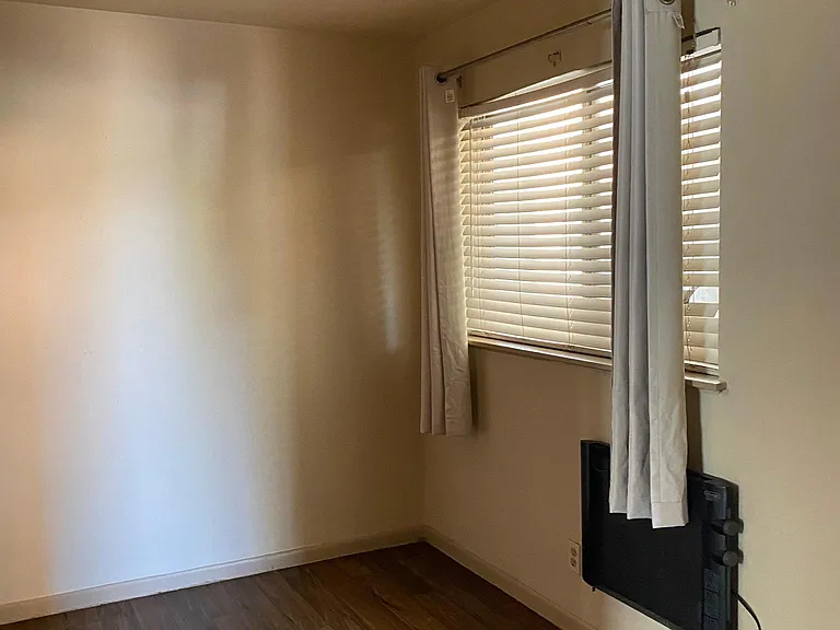 2515 Louise St #8 — Photo 4