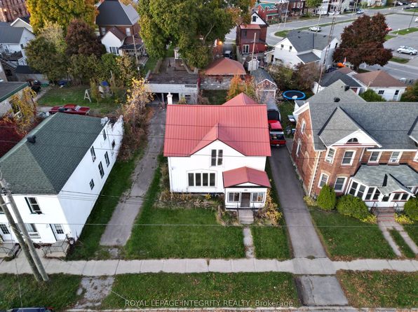 34 William St E, Smiths Falls, ON K7A 1C4
