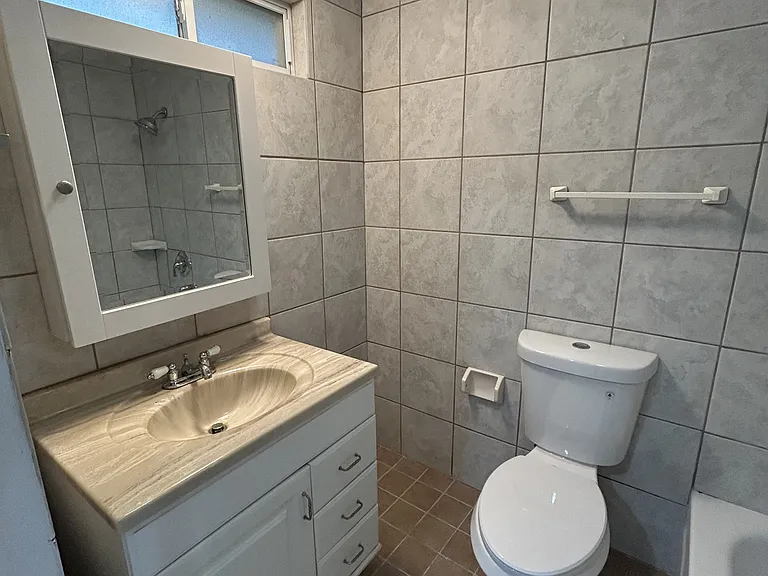 854-856 Roosevelt Pl #856A — Photo 5