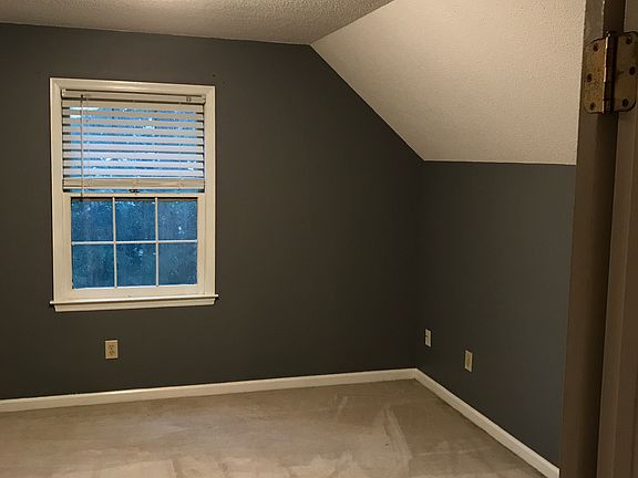 4th image of 202 Red Oak Dr