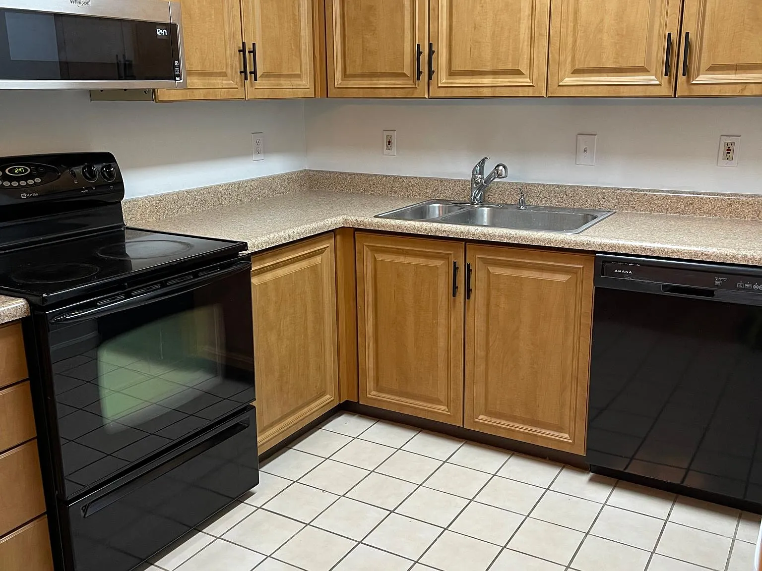 2 bed, 910 sqft, $1,575 — Photo 4