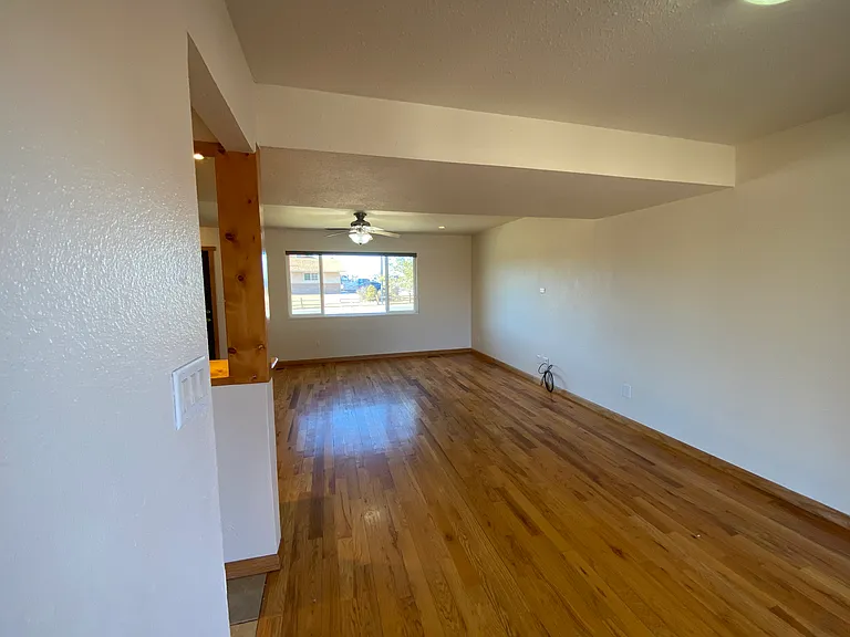 618 1/2 W Indian Creek Dr — Photo 11