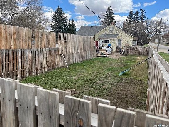 3rd image of 201 R AVENUE N