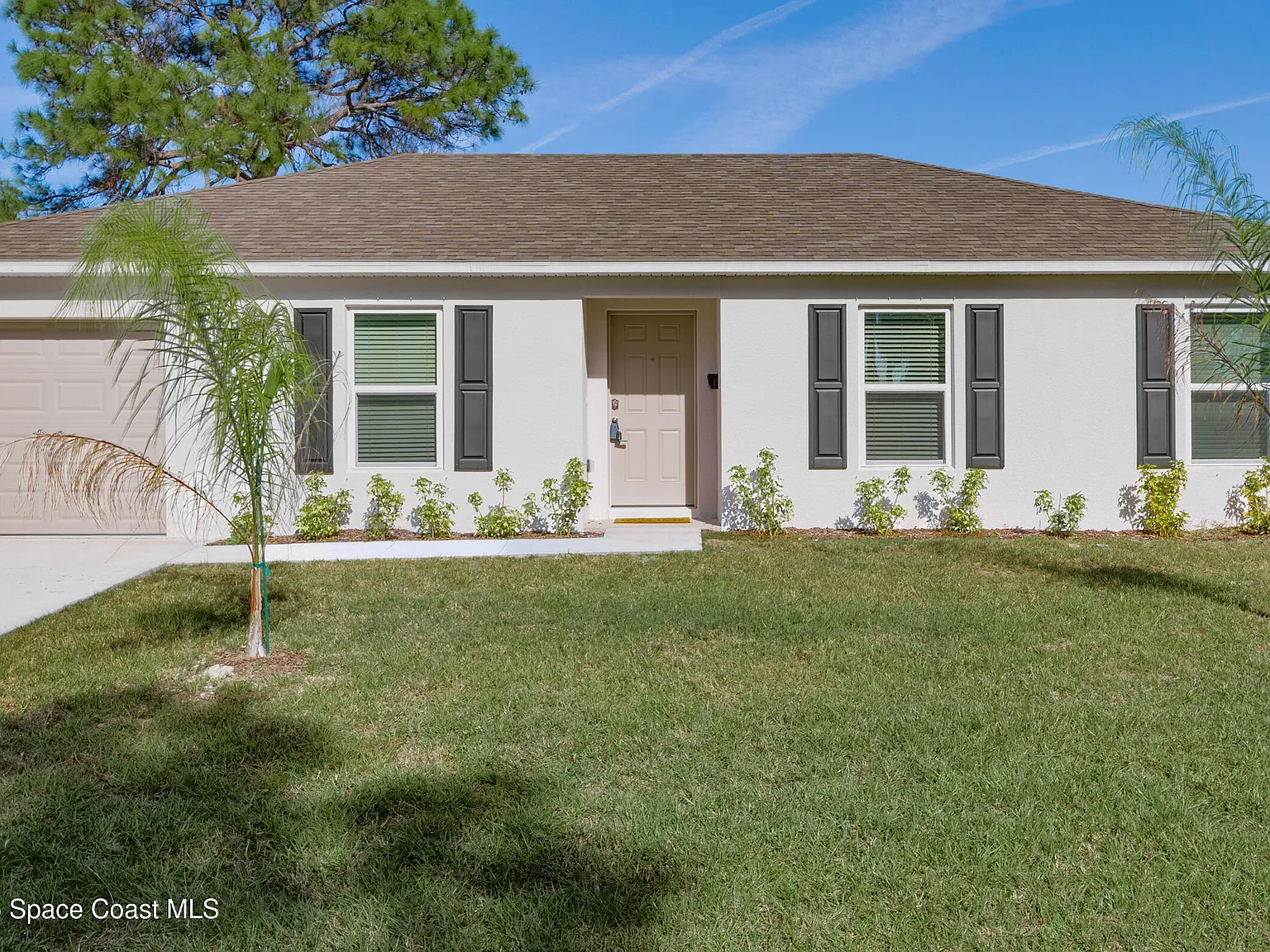 3 bed, 2.0 bath, 1243 sqft, $2,000 — Photo 2