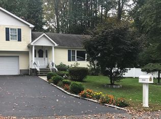 2850 Hedwig Dr, Yorktown Heights, NY 10598